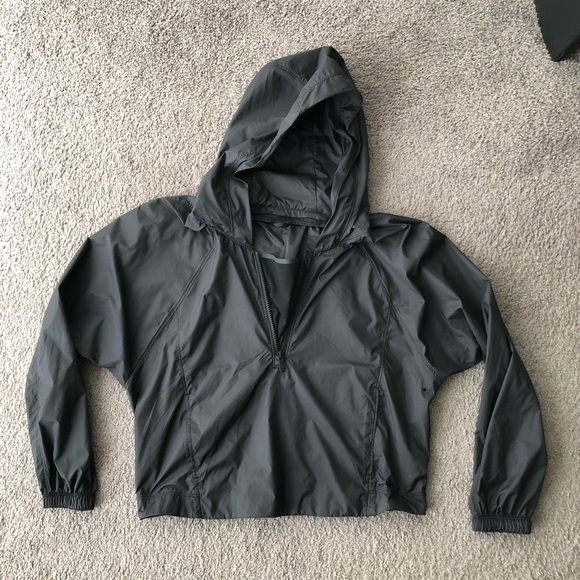 ⛔️SOLD⛔️Lululemon Cropped Windbreaker Jacket 6 - Picture 2 of 7